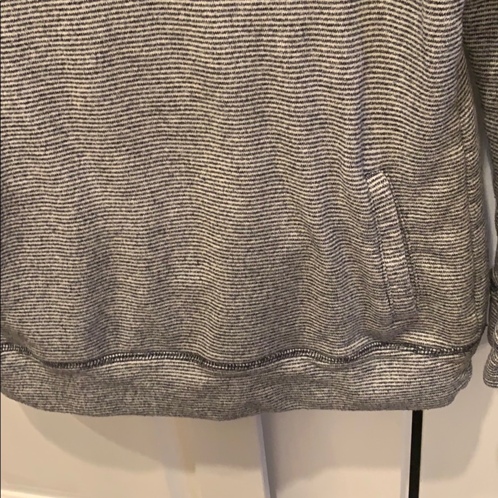 Sweatshirt - Picture 3 of 4